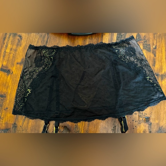 Vintage Y2K Victoria's Secret Garter Belt - Picture 2 of 4